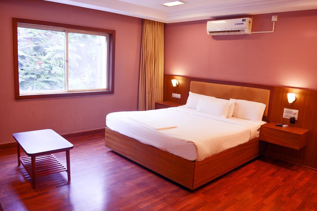 Serene Boutique Hotel Bangalore Exterior foto